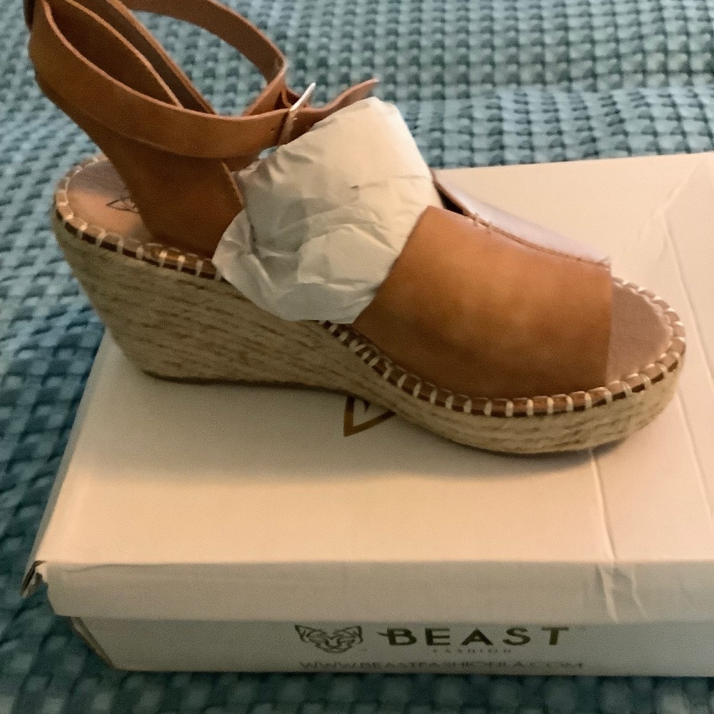 Camel wedges